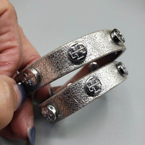 Tory Burch Silver Wrap Crackle Finish Bracelet 14.5 inches - Picture 6 of 8
